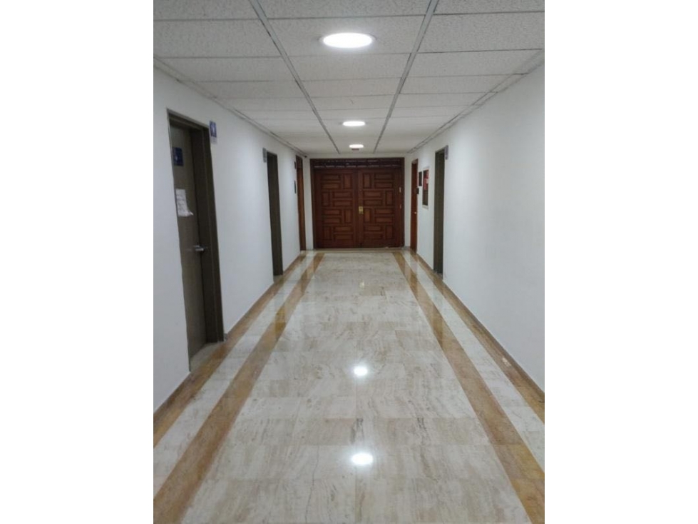 VENDO O ARRIENDO OFI EN 72 CON 9 ~ 126 M2 SÚPER UBICACION