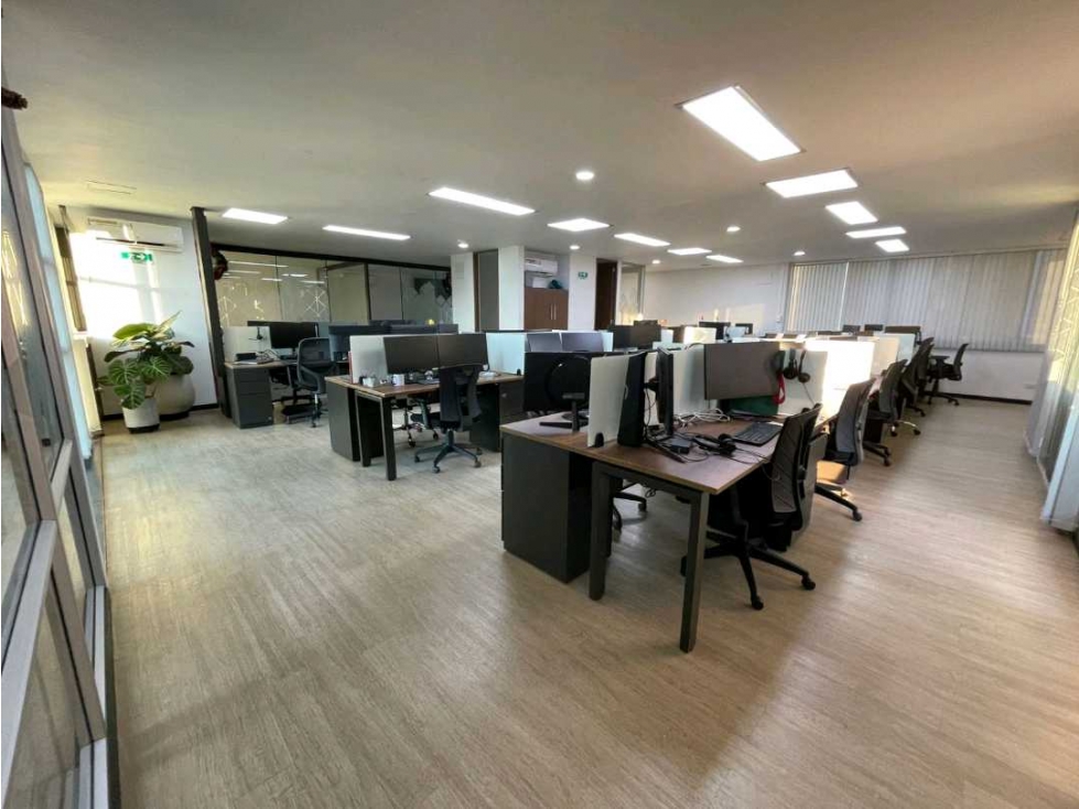 VENDO OFICINA EN EL POBLADO
