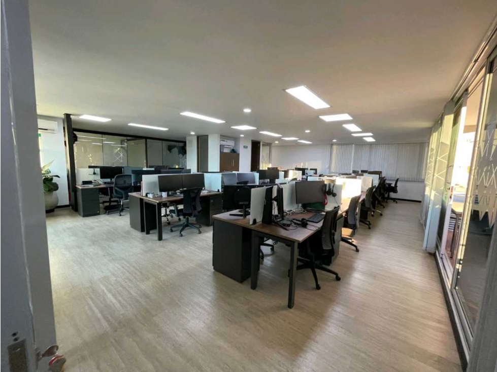 VENDO OFICINA EN EL POBLADO — foto 3