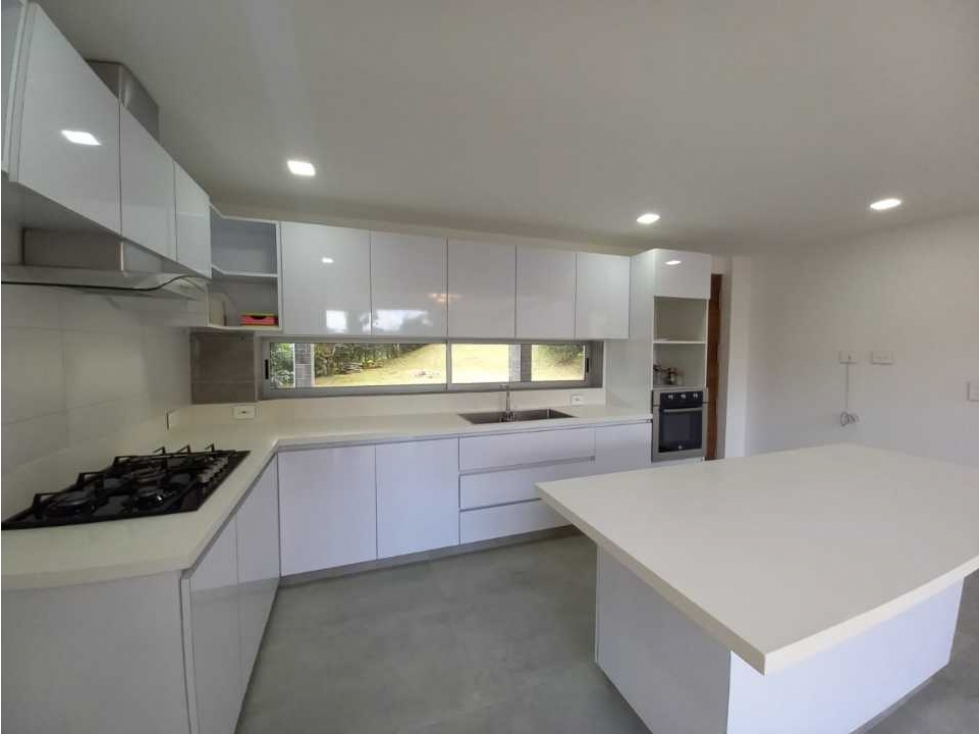 Casa campestre en El Retiro 5 alcobas con vista y urbanización