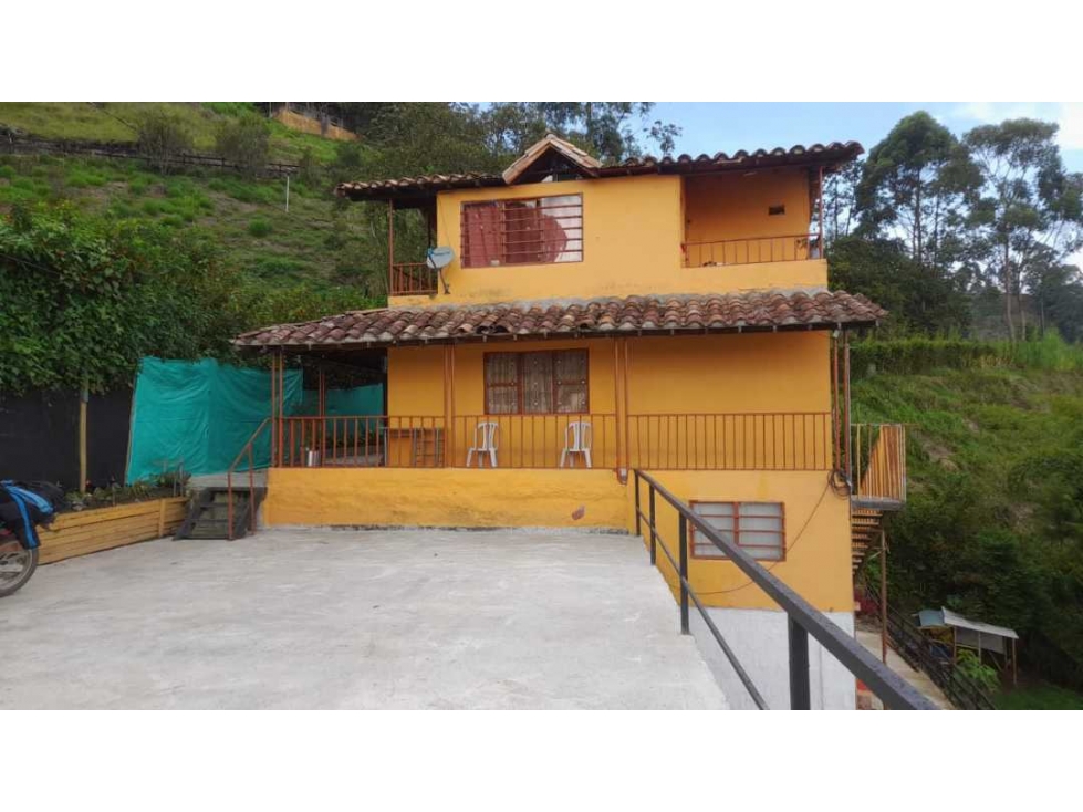 Casa campestre en venta en Fredonia con vista y 7 alcobas