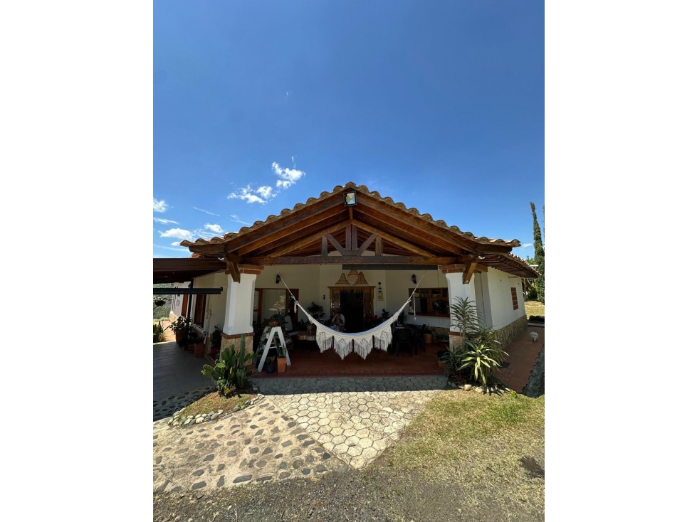 VENDO O RENTO HERMOSA CASA CAMPESTRE EN COPACABANA