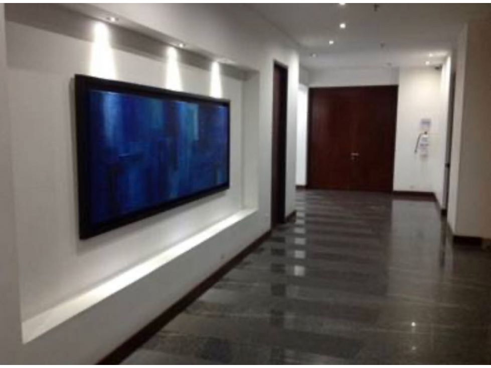 Vendo oficina AAA en Chicó Navarra, avenida principal 190 m2. - 2