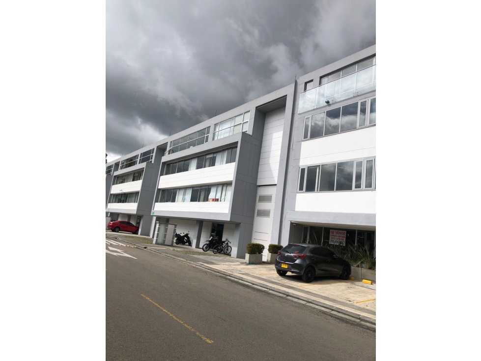 VENDO OFICINA Centro Empresarial cerca al aeropuerto el Dorado. 33m2