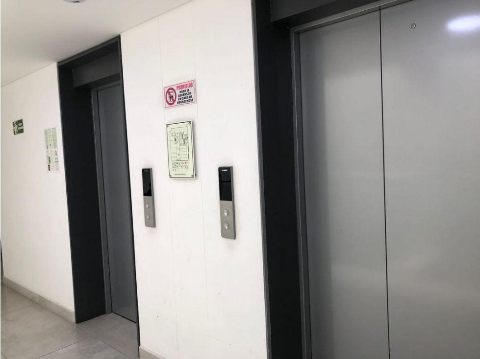 VENDO OFICINA Centro Empresarial cerca al aeropuerto el Dorado. 33m2 — foto 4