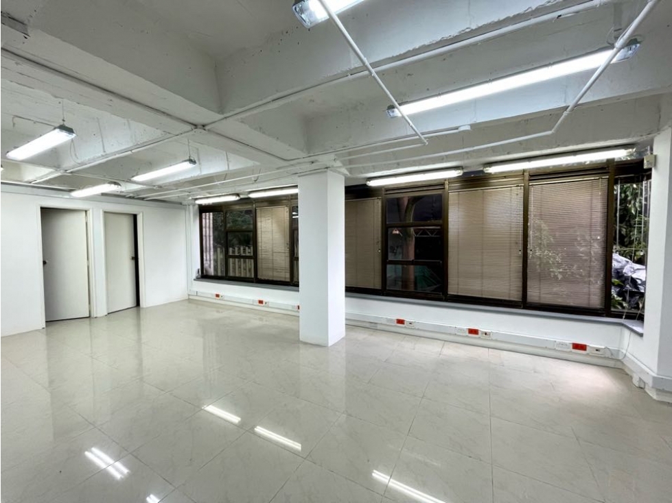 VENDO OFICINA DUPLEX AVENIDA EL POBLADO — foto 2
