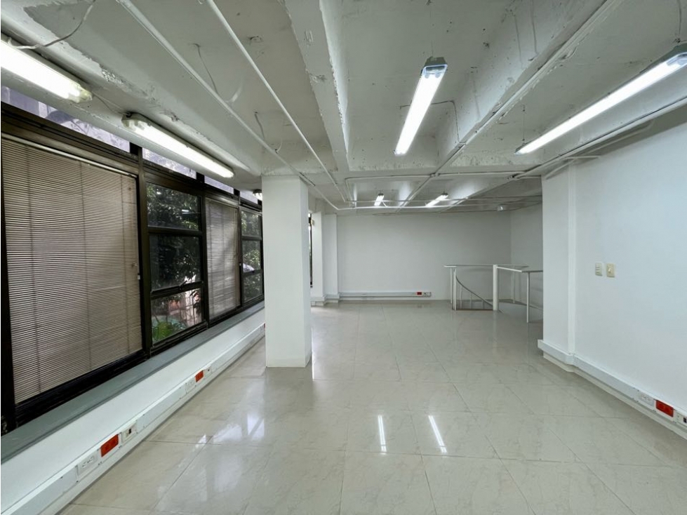 VENDO OFICINA DUPLEX AVENIDA EL POBLADO — foto 3