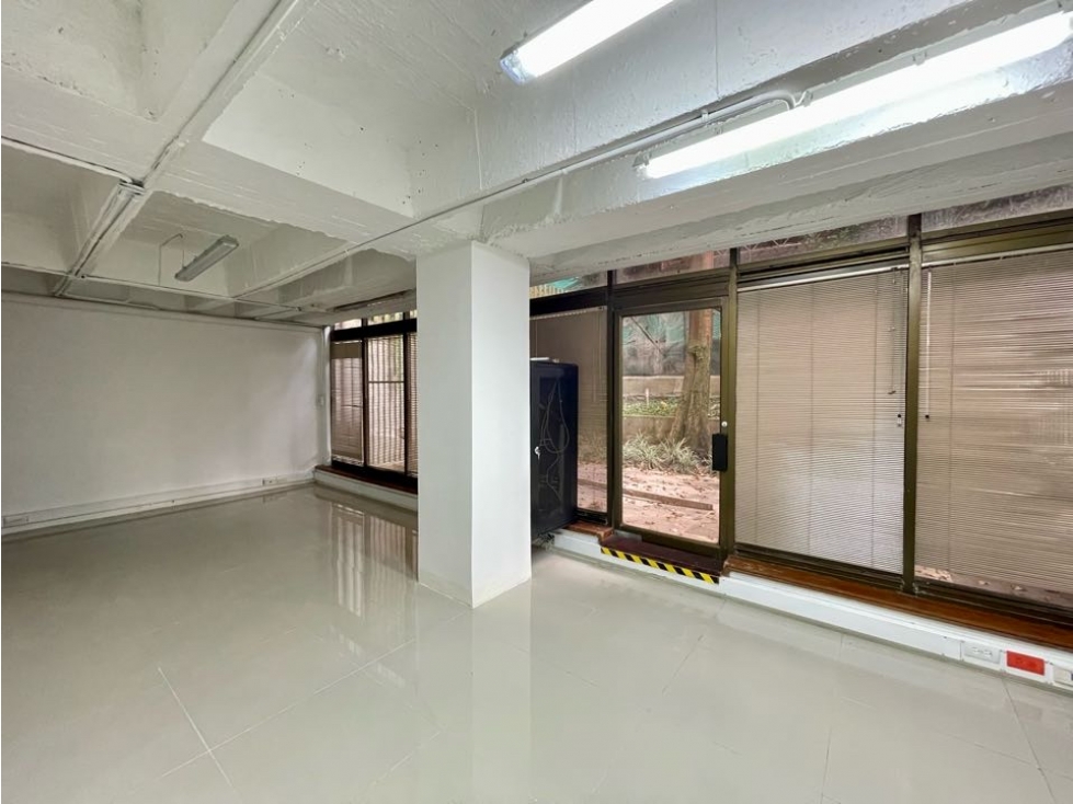 VENDO OFICINA DUPLEX AVENIDA EL POBLADO — foto 4