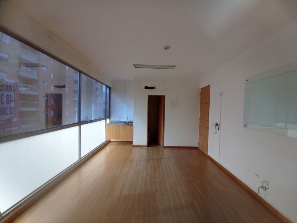 VENDO OFICINA EN LAURELES MEDELLIN