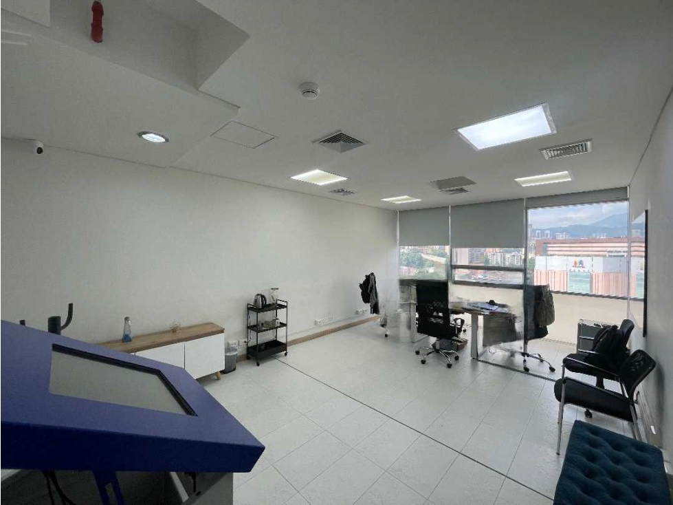 VENDO OFICINA EN ENVIGADO. centro empresarial — foto 3