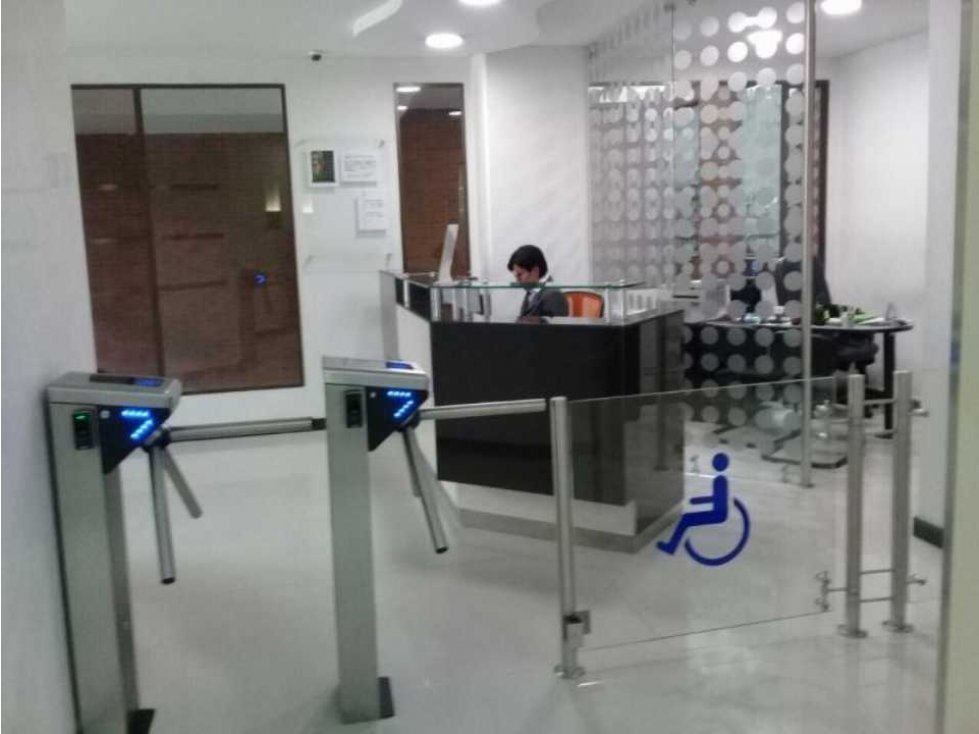 VENDO OFICINA Santa Paula. NORTE BOGOTA. 43 mtrs.$380 YG — foto 2