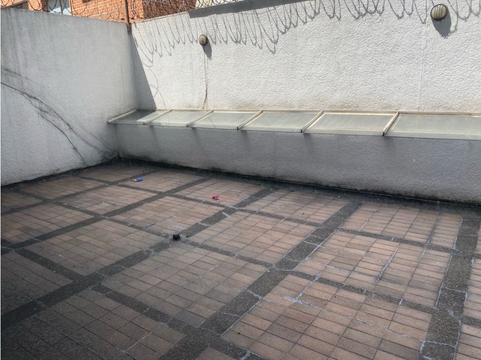 VENDO OFICINA PARA REMODELAR