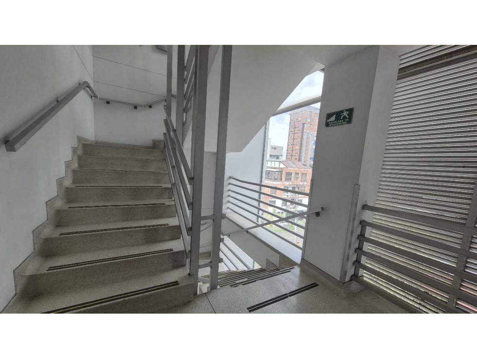 VENDO EDIFICIO INSTITUCIONAL 5.500M2 8 PISOS - TEUSAQUILLO — foto 2