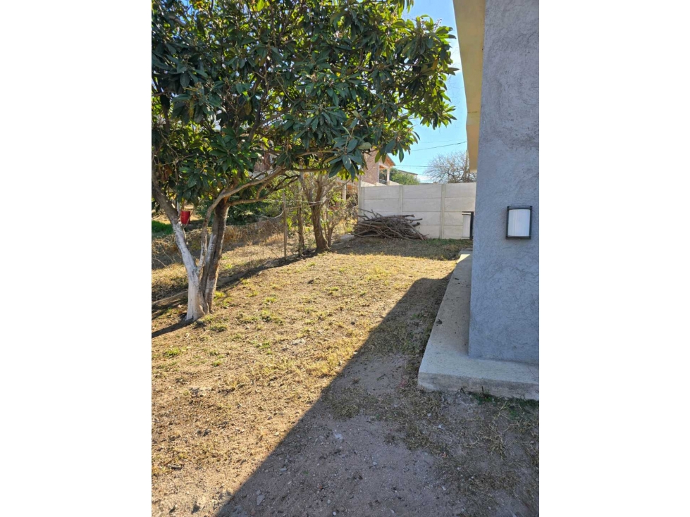 OPORTUNIDAD CASA CON VISTA SOBRE AVENIDA CERCA RIO — foto 2