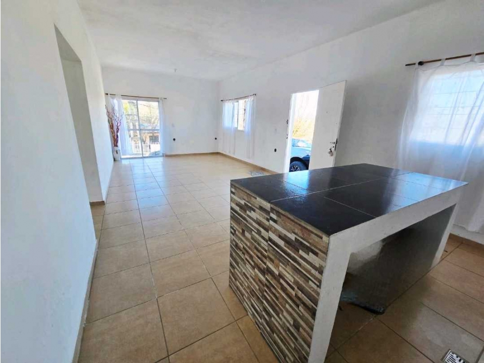 OPORTUNIDAD CASA CON VISTA SOBRE AVENIDA CERCA RIO — foto 3