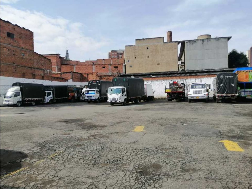 Vendo parqueadero en el centro de medellin
