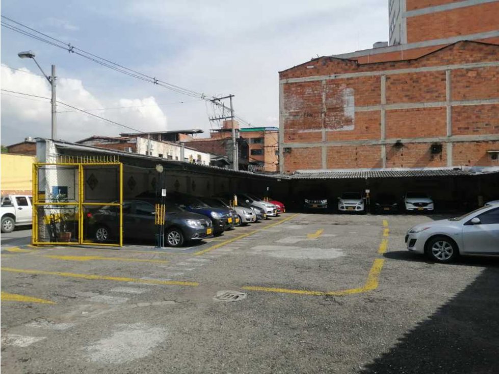 Vendo parqueadero y 3 locales comerciales centro de Medellín