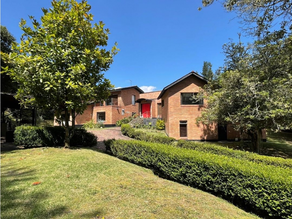 Vendo o permuto preciosa casa conjunto en Lagos Torca Bogotá