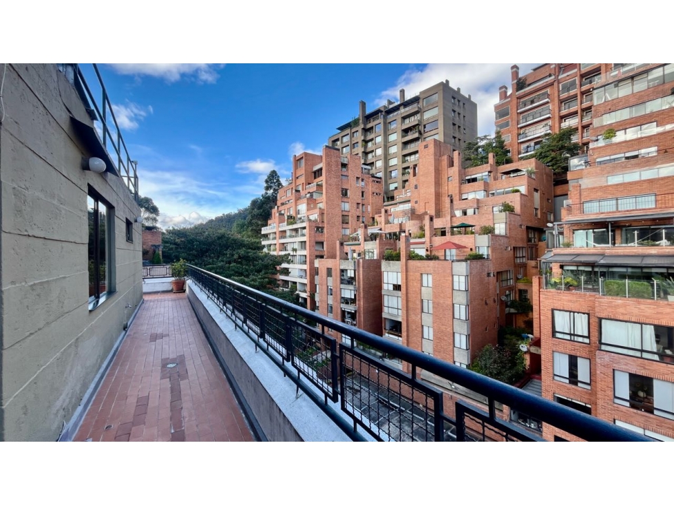 VENDO PH DUPLEX EN EDIFICIO PREMIO ARQUITECTURA DE 180 M2 + 40 TERRAZA