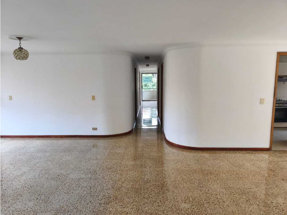VENDO POBLADO VIZCAYA APARTAMENTO 4 ALCOBAS SERVICIO 3 PARQUEADEROS — foto 3