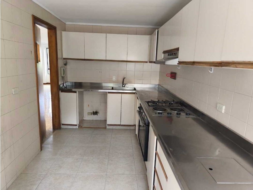 VENDO POBLADO VIZCAYA APARTAMENTO 4 ALCOBAS SERVICIO 3 PARQUEADEROS — foto 5