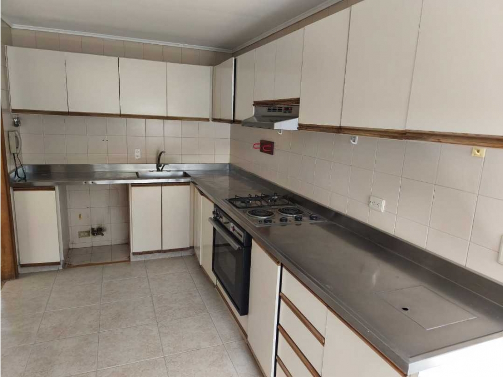 VENDO POBLADO VIZCAYA APARTAMENTO 4 ALCOBAS SERVICIO 3 PARQUEADEROS — foto 6