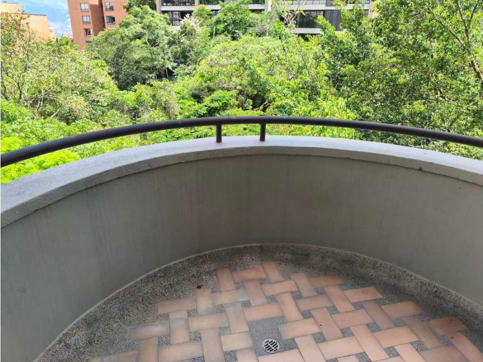 VENDO POBLADO VIZCAYA APARTAMENTO 4 ALCOBAS SERVICIO 3 PARQUEADEROS — foto 2