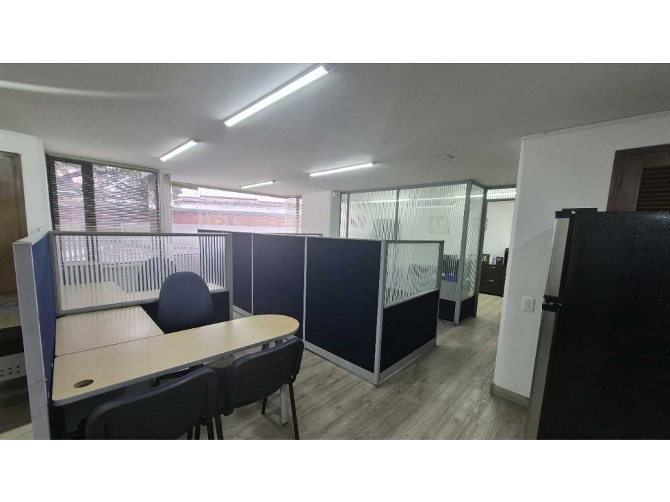 VENDO PROPIEDAD USO MIXTO 140M2 EXTERIOR CENTRO EMPRESARIAL CALLE 72 — foto 4