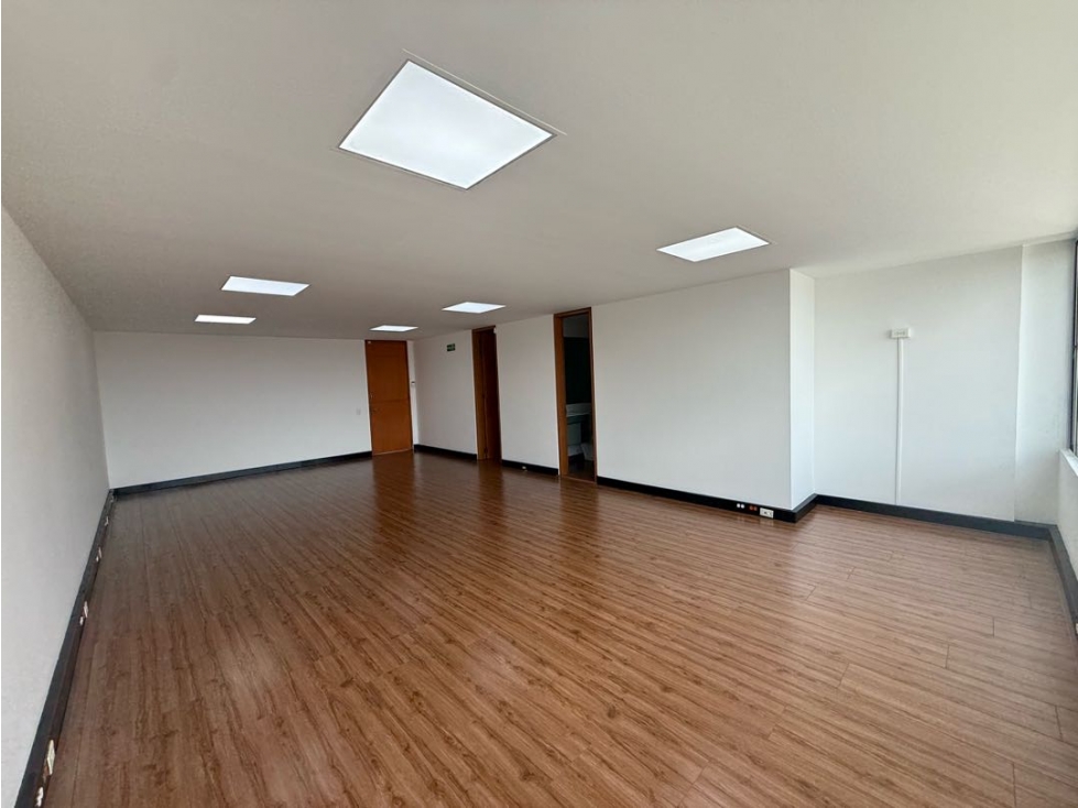 VENDO RENTO OFICINA CERCA AL RETIRO — foto 3