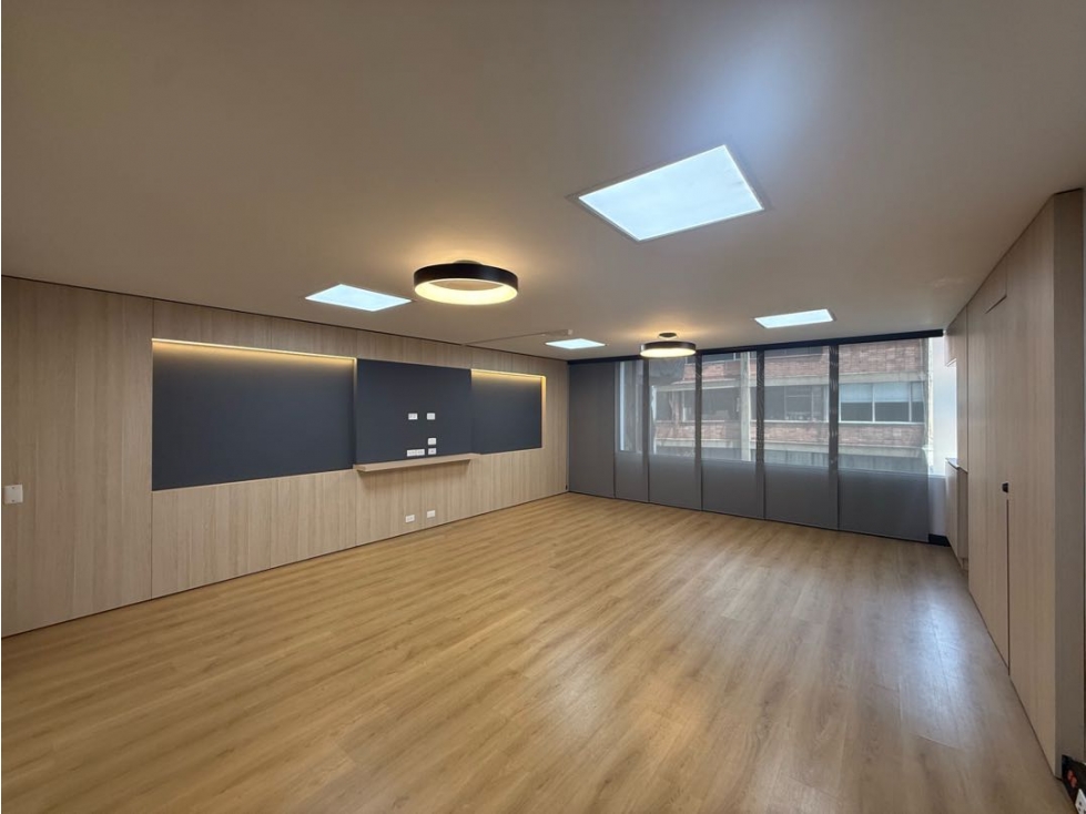 VENDO RENTO OFICINA DE 50M2 CERCA AL CENTRO COMERCIAL EL RETIRO