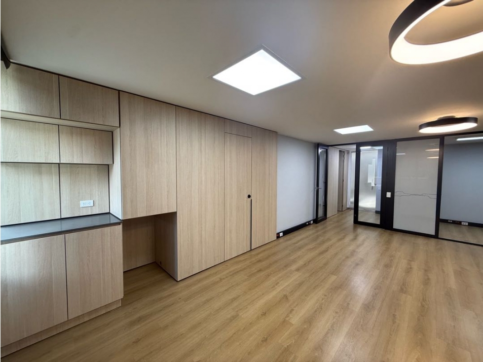 VENDO RENTO OFICINA DE 50M2 CERCA AL CENTRO COMERCIAL EL RETIRO — foto 3