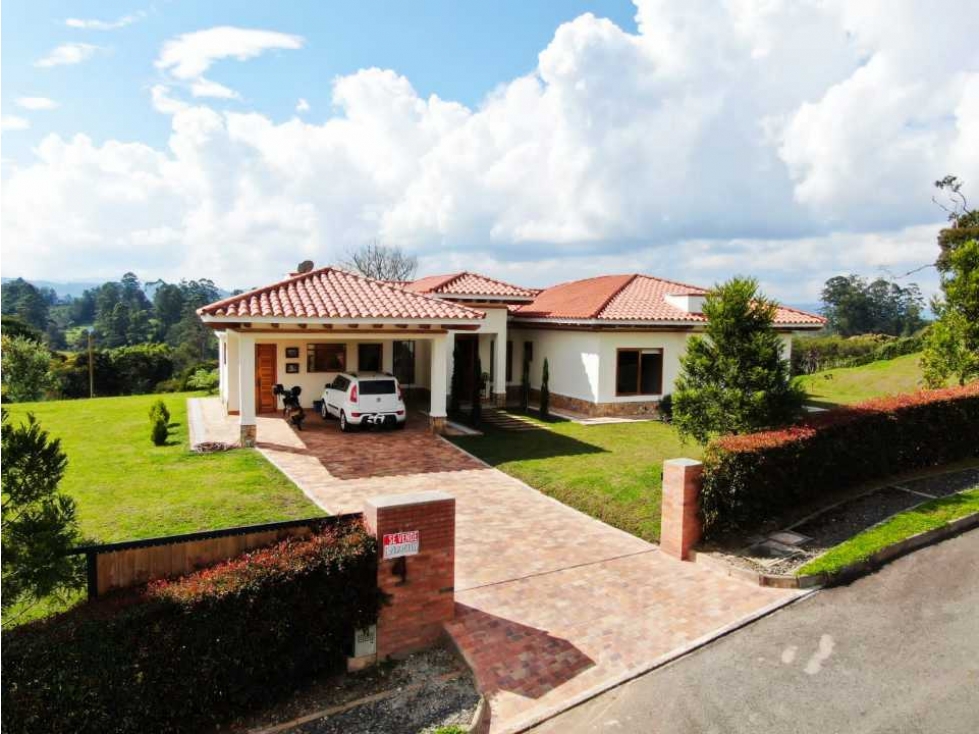 Vendo Rionegro Casa Campestre Área 310 mtrs, $1990