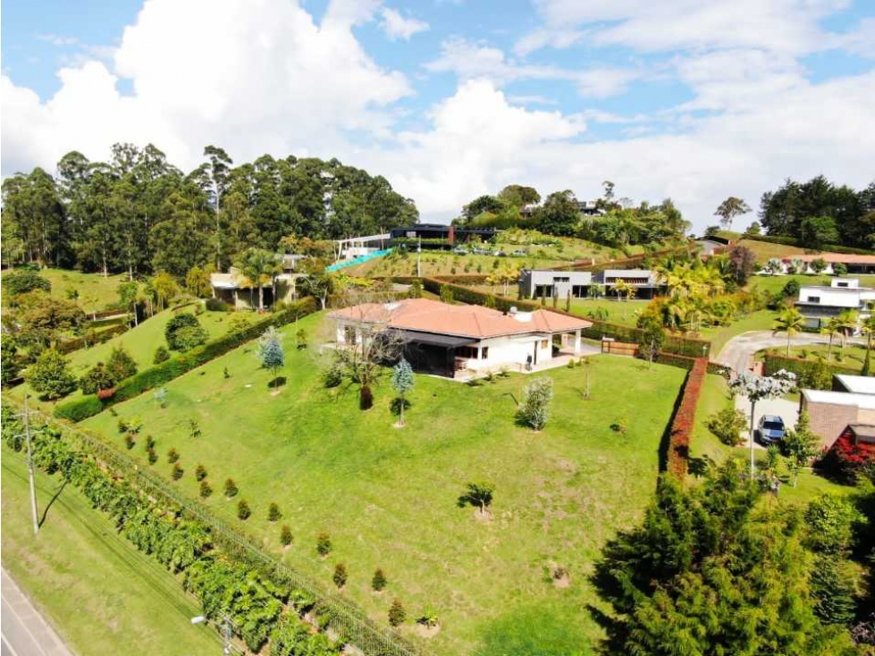 Vendo Rionegro Casa Campestre Área 310 mtrs, $1990 — foto 2