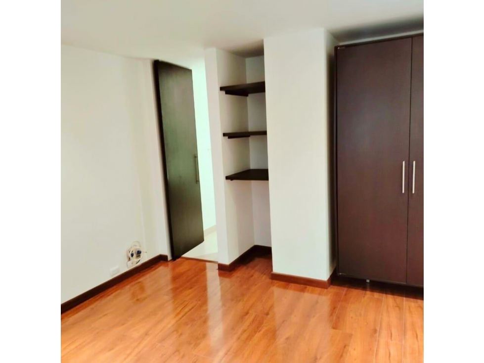 VENDO ROSALES SOBRE VIAPL 230m2 4PISOEXT 3HAB C/U CON BAÑO FAMILY ROOM — foto 6