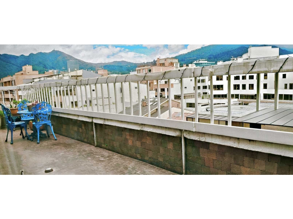 Vendo Santa Bárbara PH terraza 3 alcobas 3 garajes para remodelar — foto 2