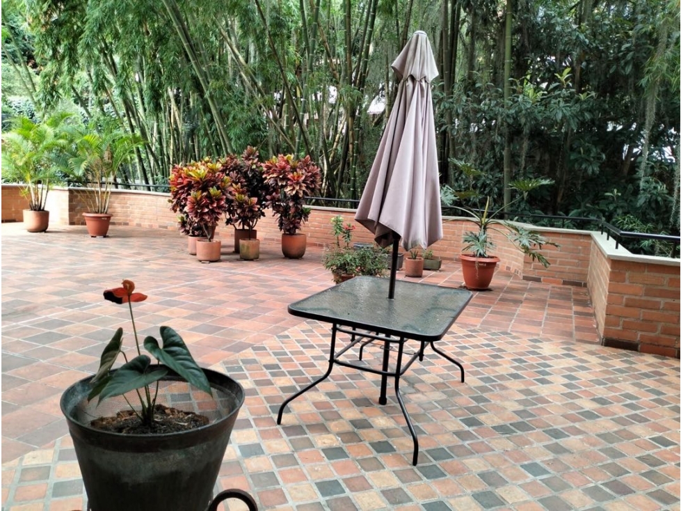 VENDO APTO CASTROPOL CON TERRAZA