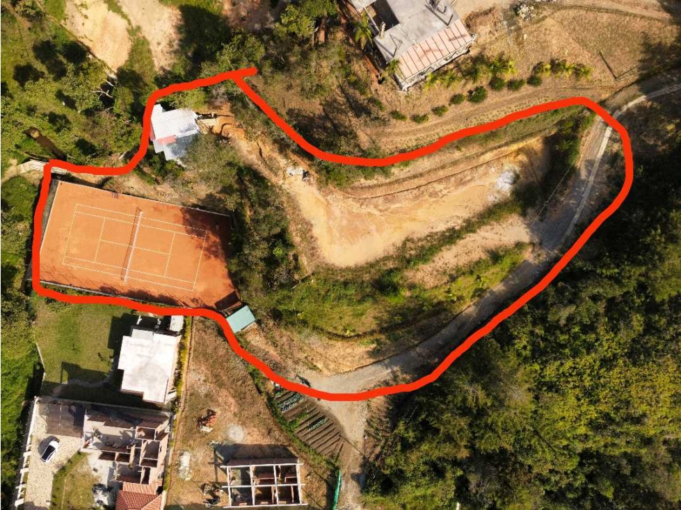 VENDO TERRENO CON CANCHA DE TENIS. Guarne vereda chaparral