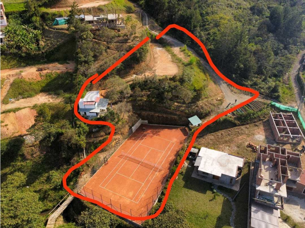 VENDO TERRENO CON CANCHA DE TENIS. Guarne vereda chaparral — foto 2