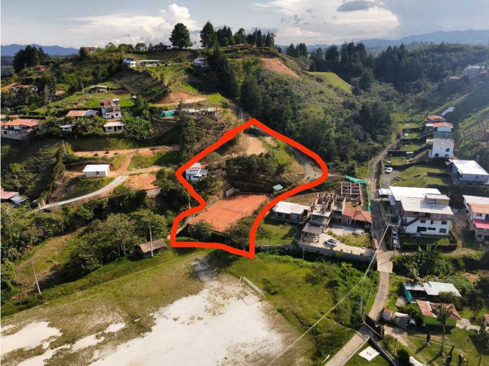 VENDO TERRENO CON CANCHA DE TENIS. Guarne vereda chaparral — foto 3
