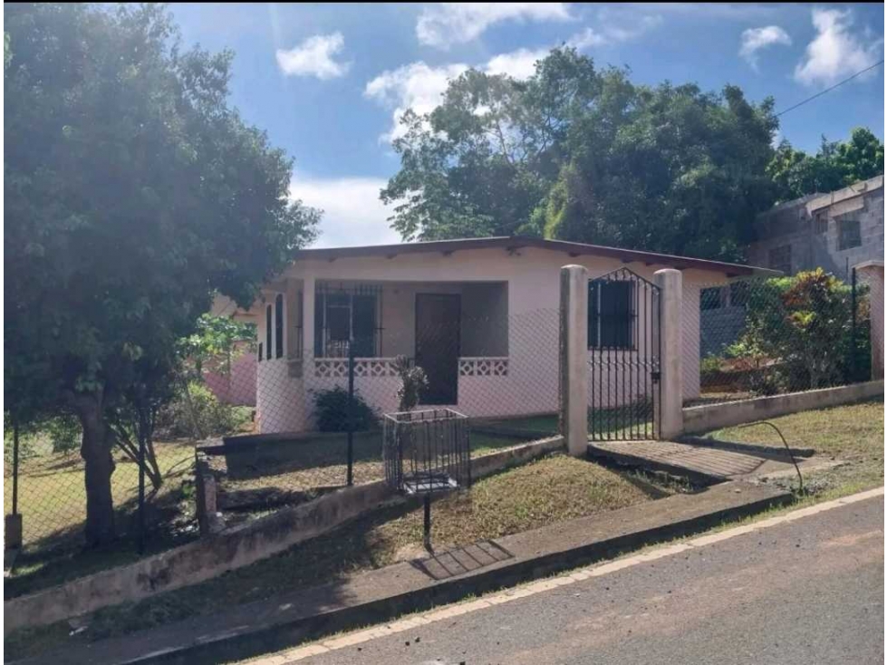 VENDO TERRENO CON DOS CASAS INCLUIDAS CHORRERA GUADALUPE - 1