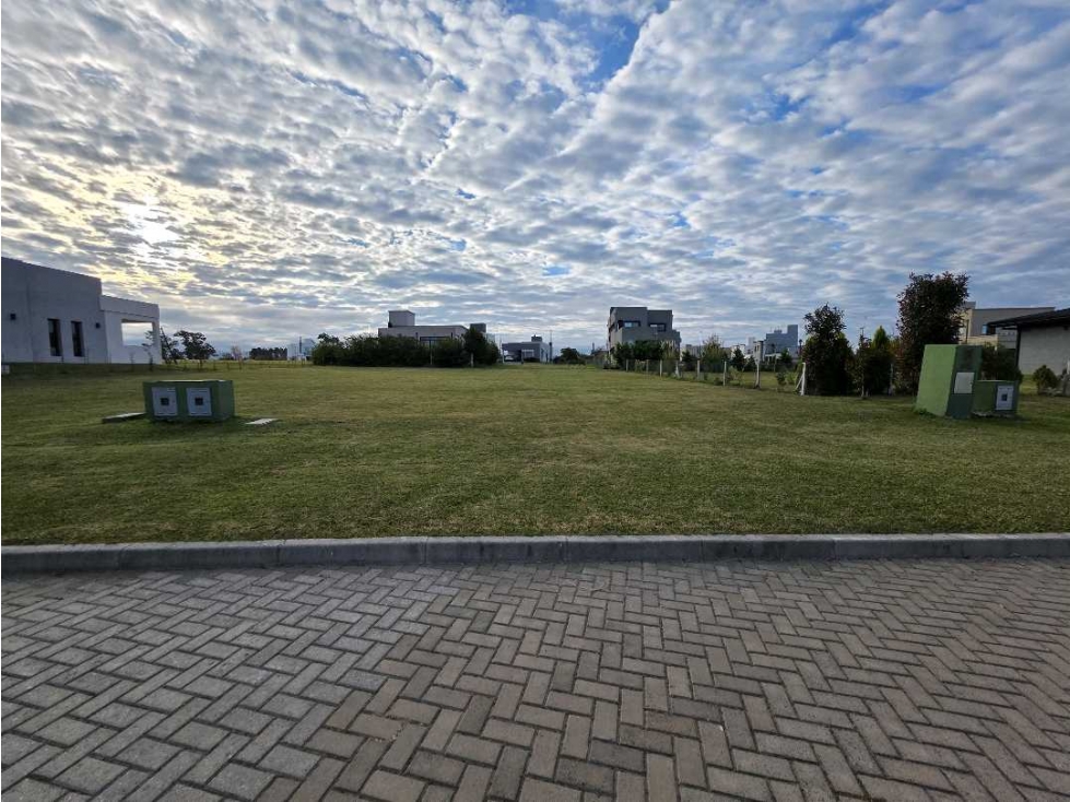 Vendo Terreno contiguos de 480 m2 C/U en Las Acacias C del Uruguay E R - 2