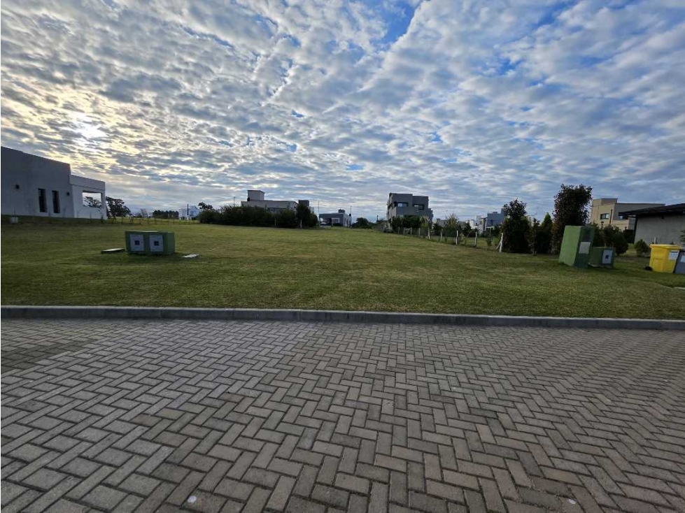 Vendo Terreno contiguos de 480 m2 C/U en Las Acacias C del Uruguay E R - 3