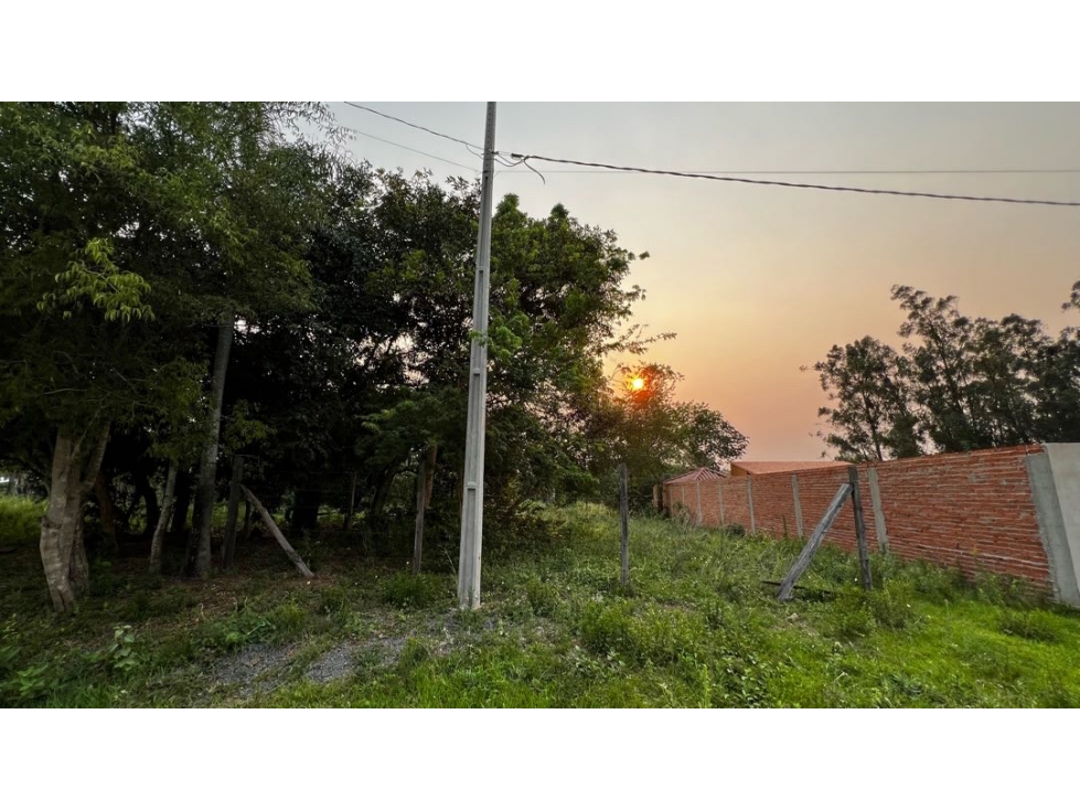 VENDO TERRENO DE 360 m2 EN YPACARAI A 100 MTS DE RUTA 2 - 4