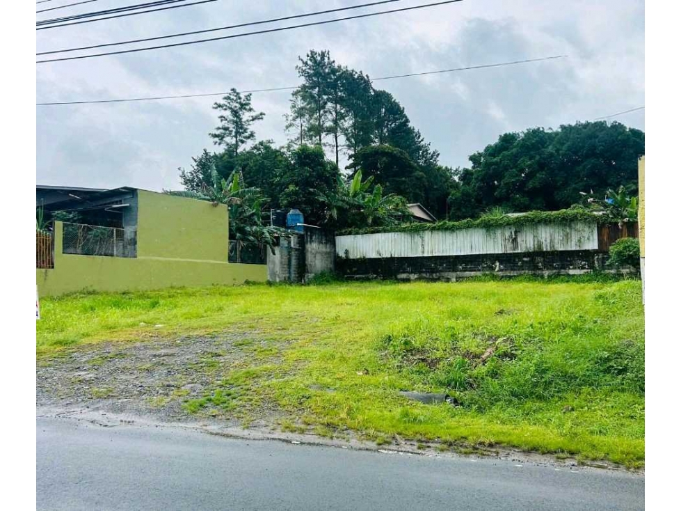 VENDO TERRENO DE 695 M2 EN 24 DE DICEMBRE MONTE RICO