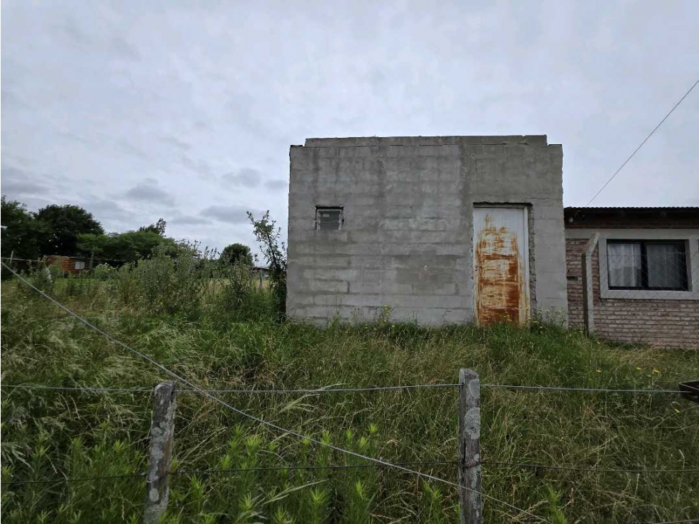 Vendo Casa en Terreno de 800 m2 en Colonia Elia, Entre Ríos.