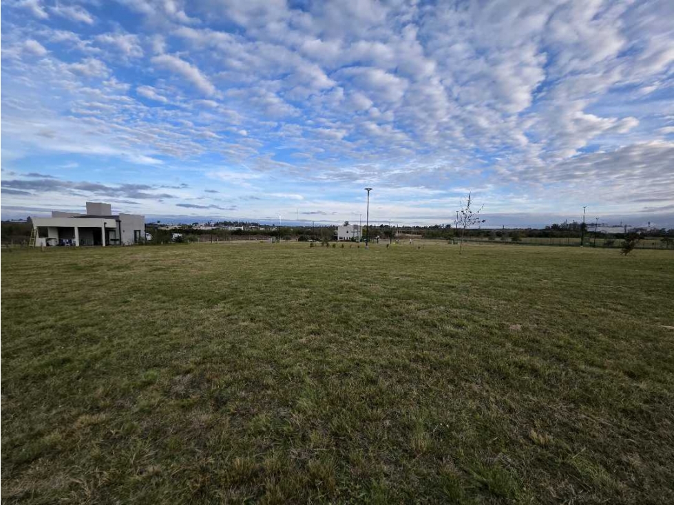 Vendo Terreno de 842 m2 en Las Acacias Concepción del Uruguay E R - 2