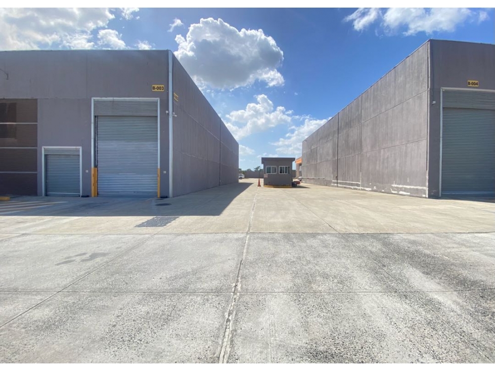 VENDO/ALQUILO OFIBODEGAS 551.33 m2 - PARQUE INDUSTRIAL DE LAS AMÉRICAS - 3