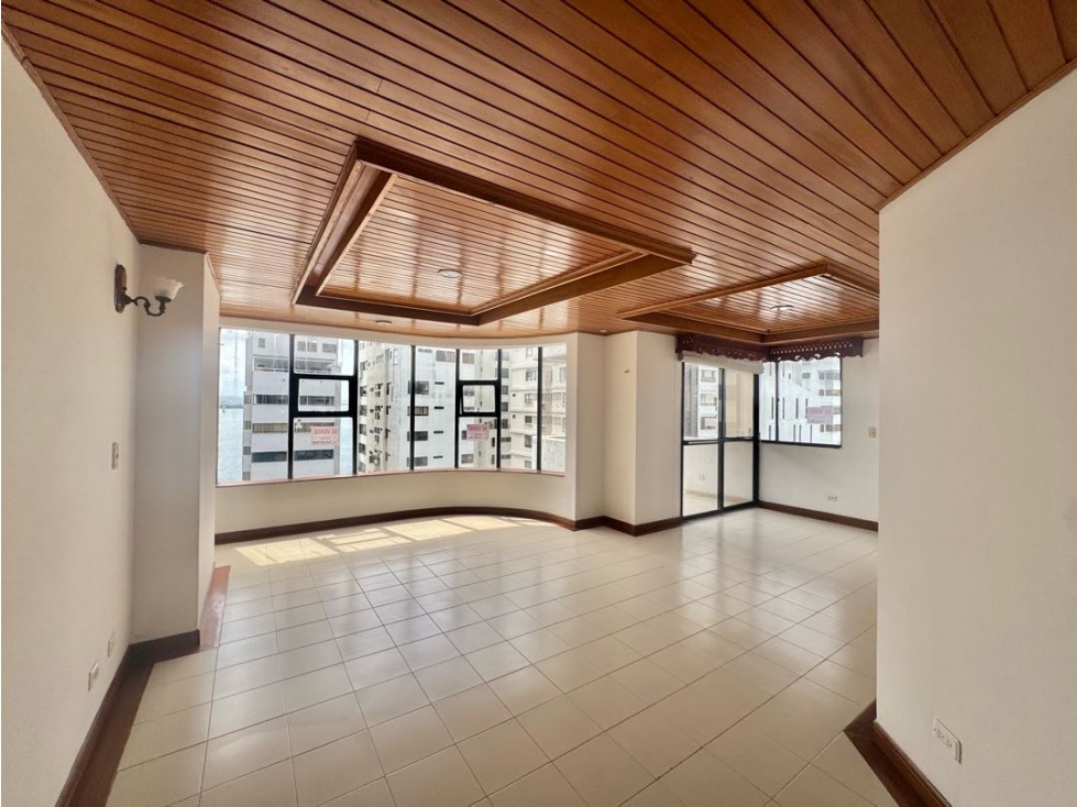 Vendo/Arriendo Apto 140m² 3 Hab + Servicio + Estudio y Parqueadero — foto 2