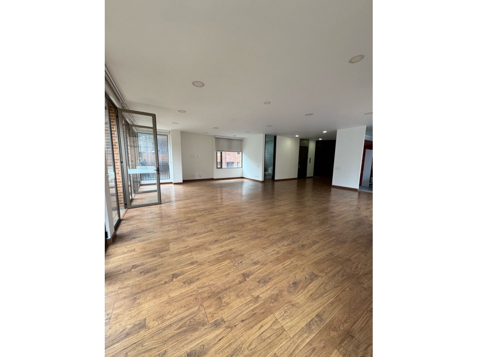 Vendo-arriendo apto frente a parque con vista verde en la cabrera — foto 4