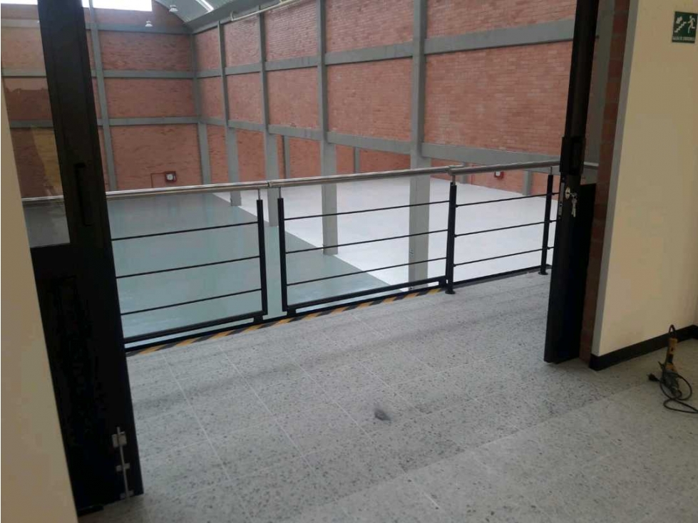 VENDO-ARRIENDO BODEGA SIBERIA CALLE 80 - 3